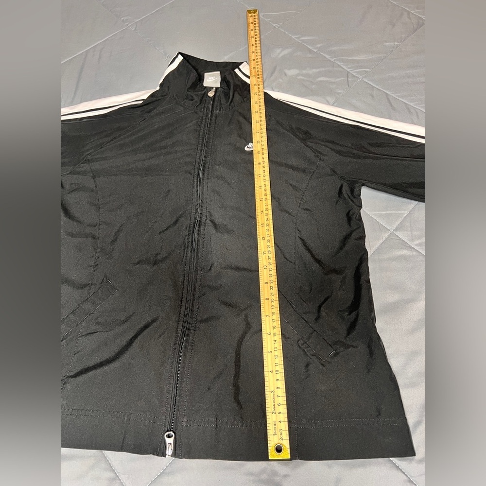 Nike Men's Black Windbreaker with White Stripes - Picture 4 of 5